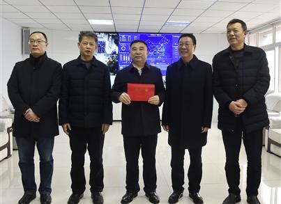 重庆市总工会向导向市劳动模范唐光文送温暖