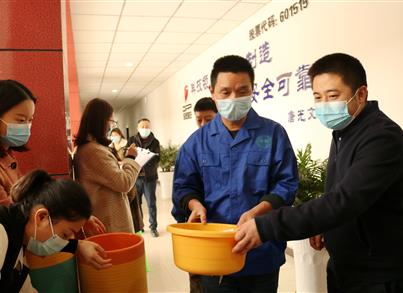 【众志成城 守望相助 坚决打赢疫情杀绝战】生产防疫两手抓 闭环治理一直产